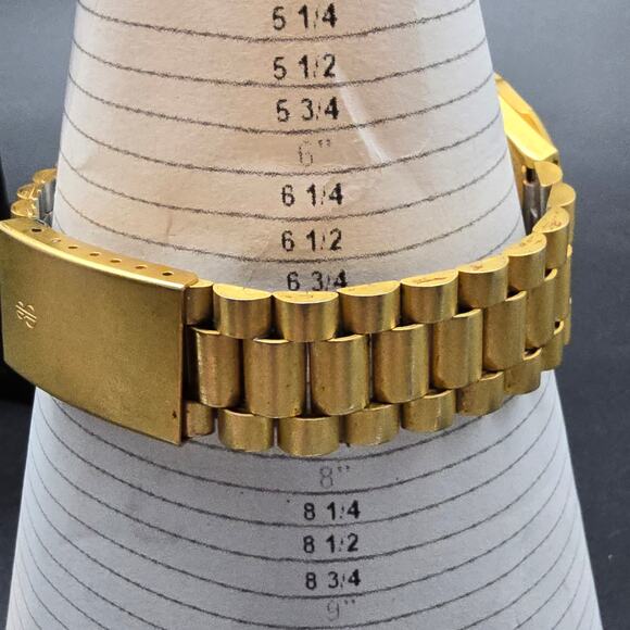 Mens Bill Blass Gold Tone Watch Quartz WORKING Works - Picture 5 of 10